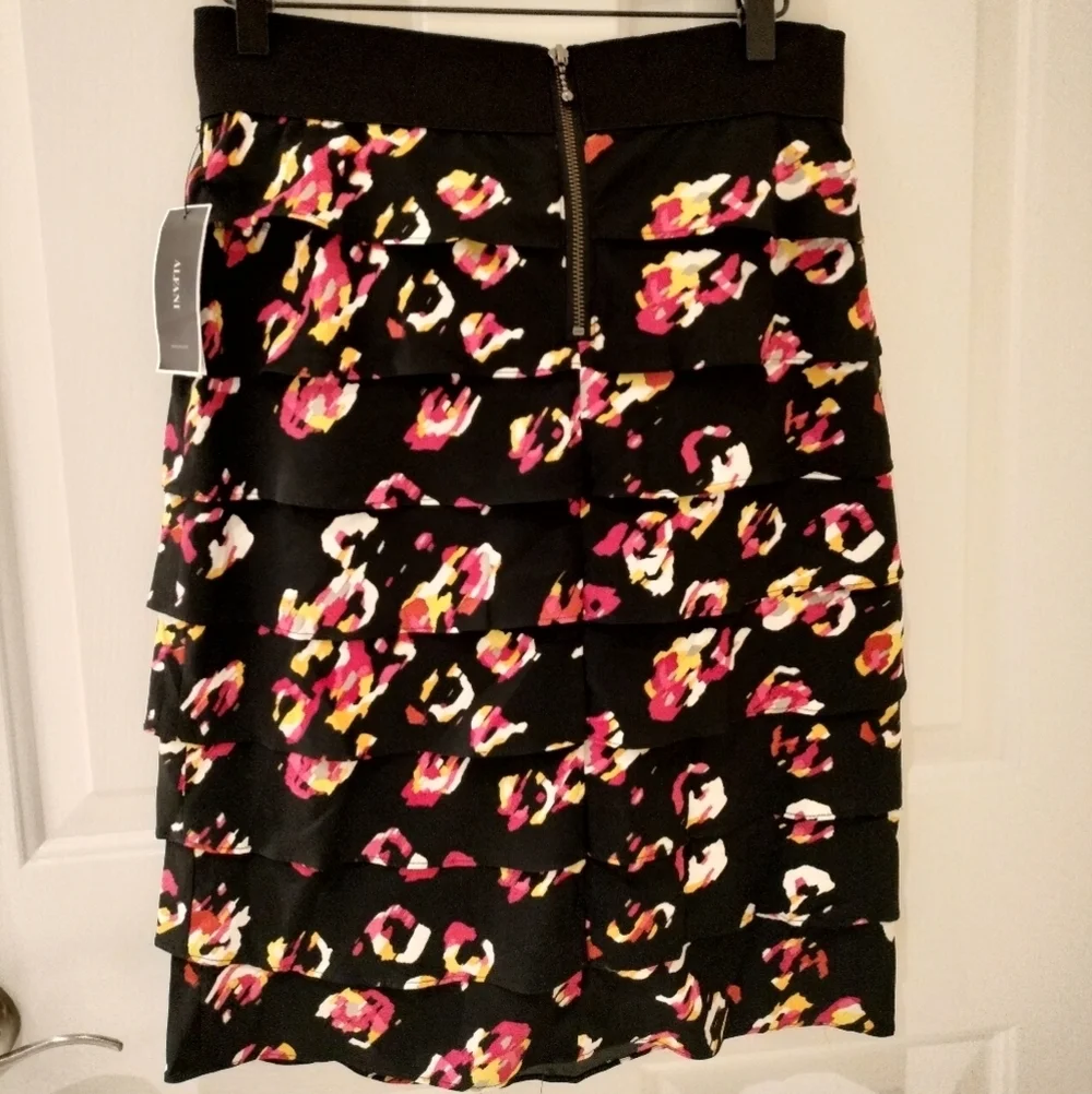 NWT Alfani Ruffle Skirt Size 6 - Picture 3 of 4